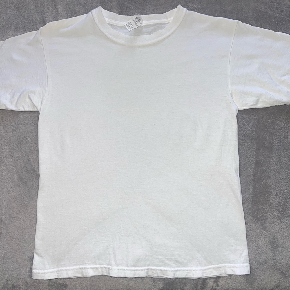 White Gildan kids/ women’s t-shirt, short sleeve, tee